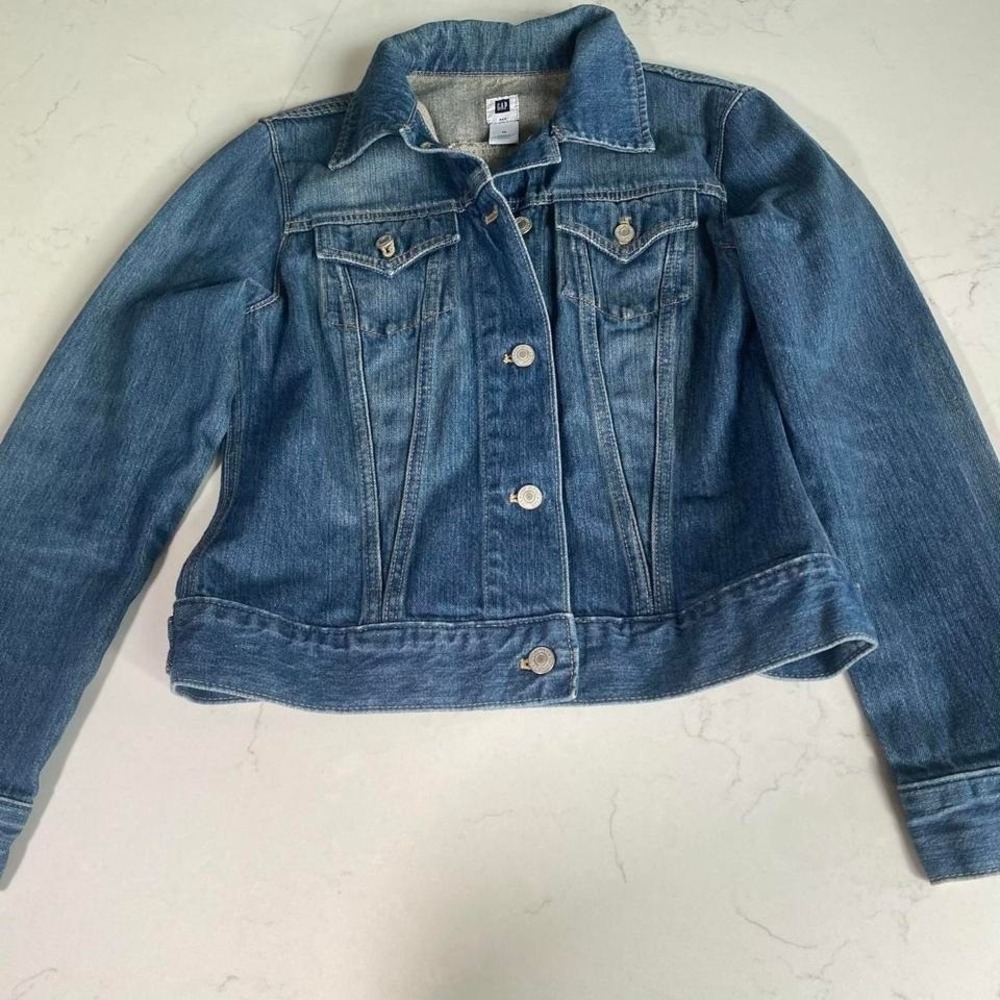 GAP Women's Medium Classic Blue Denim Jacket‎